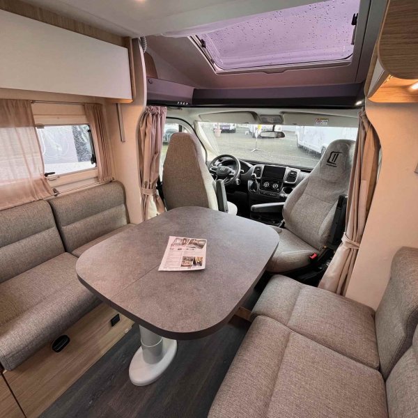 Antoine Caravanes et Camping Car CHALLENGER 318 ANNIVERSAIRE Challenger