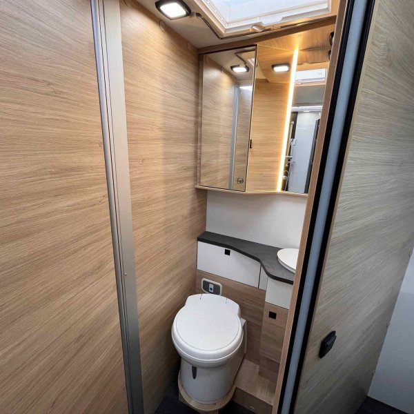 Antoine Caravanes et Camping Car CHALLENGER 318 ANNIVERSAIRE Challenger