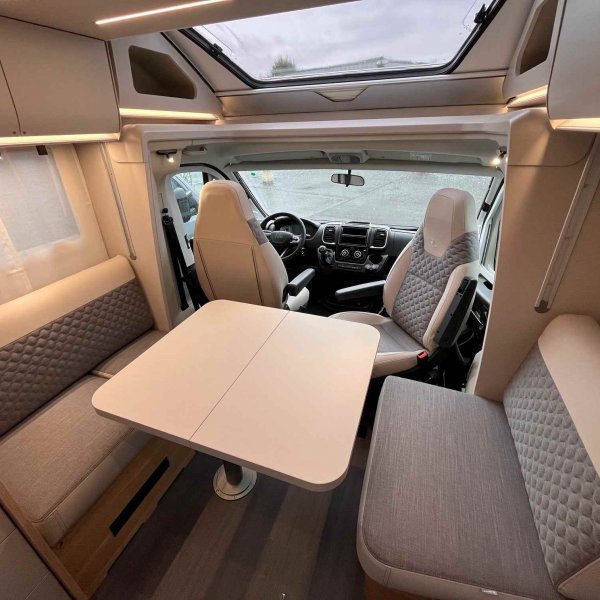 Antoine Caravanes et Camping Car Matrix Axess 650 DL Adria