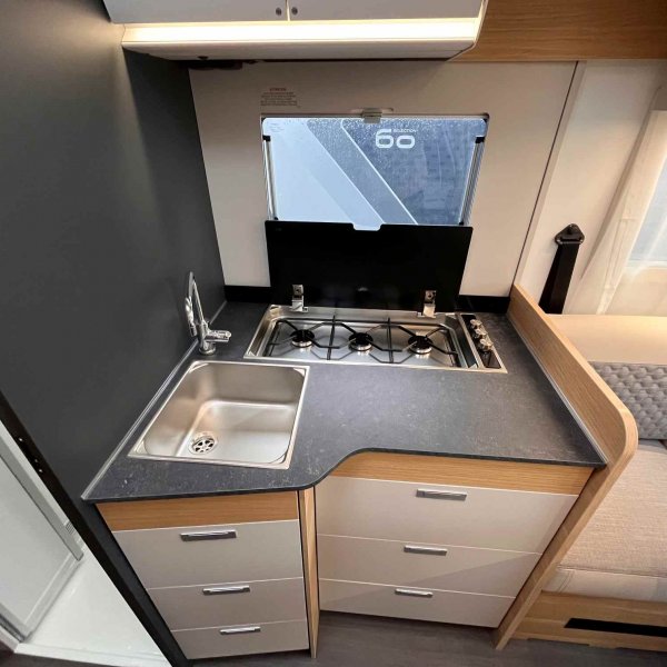 Antoine Caravanes et Camping Car Matrix Axess 650 DL Adria