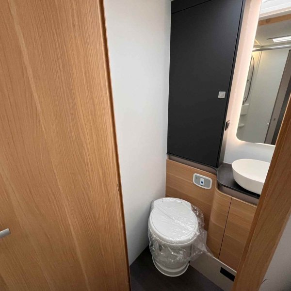 Antoine Caravanes et Camping Car Matrix Axess 650 DL Adria