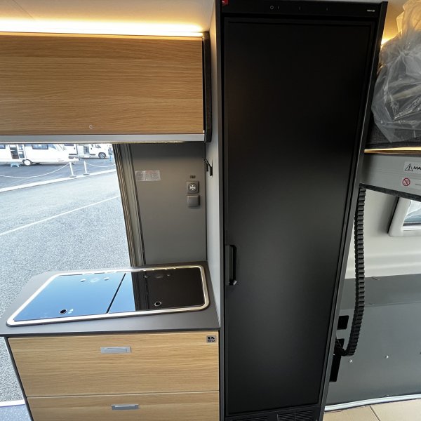 Antoine Caravanes et Camping Car TWIN 640 SGX 60th Adria