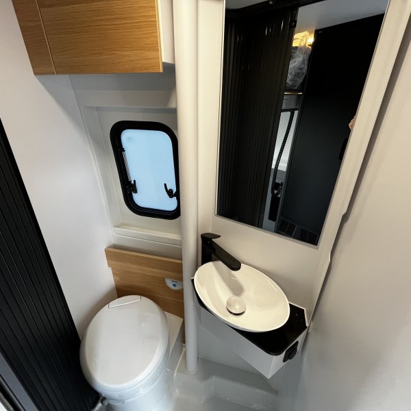 Antoine Caravanes et Camping Car TWIN 640 SGX 60th Adria