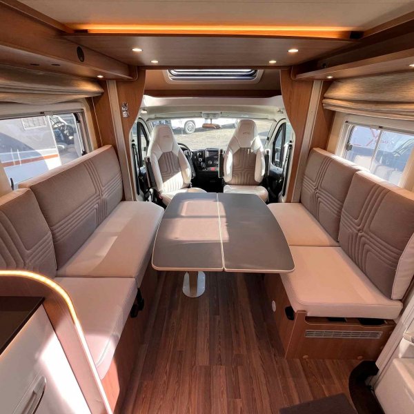 Antoine Caravanes et Camping Car LYSEO 684 G Burstner