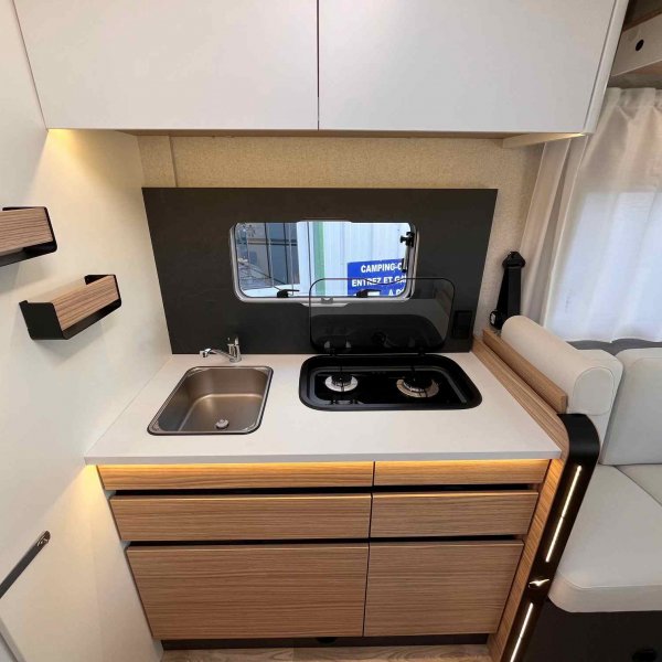 Antoine Caravanes et Camping Car P 690 Pilote