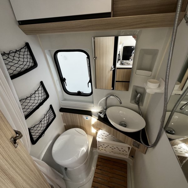 Antoine Caravanes et Camping Car TWIN 600 SP FAMILY Adria