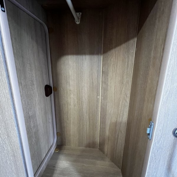 Antoine Caravanes et Camping Car 60 T Giottiline