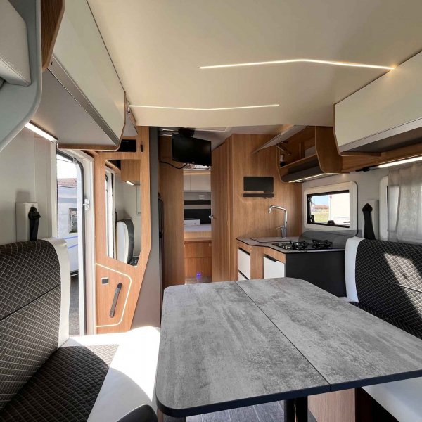 Antoine Caravanes et Camping Car GIOTTILINE TOSCAN 74 NF Giottiline