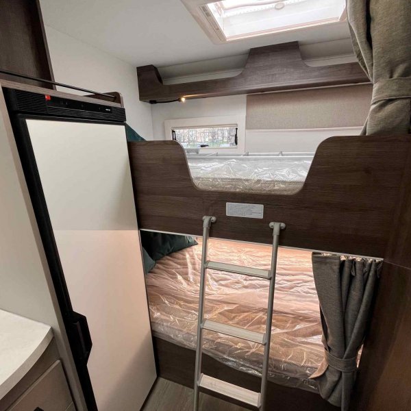 Antoine Caravanes et Camping Car TESSORO 425 Benimar