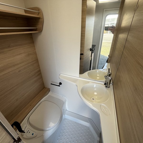 Antoine Caravanes et Camping Car COMFORT 420 CP Sterckeman