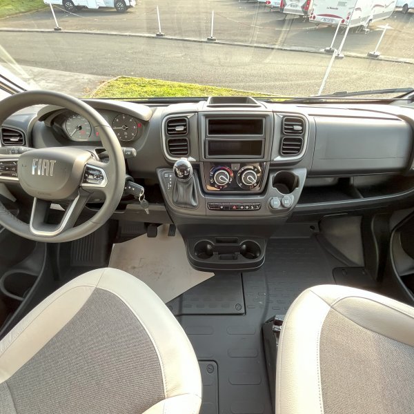 Antoine Caravanes et Camping Car MATRIX 650 DC 60th Adria