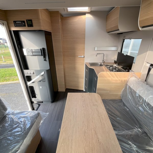 Antoine Caravanes et Camping Car MATRIX 650 DC 60th Adria