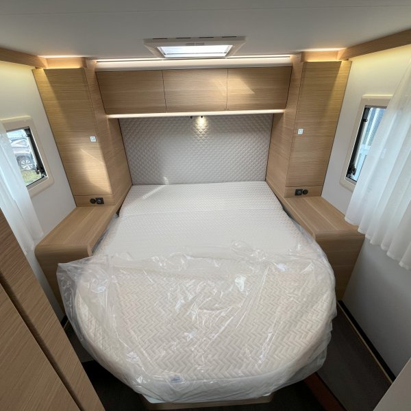 Antoine Caravanes et Camping Car MATRIX 650 DC 60th Adria