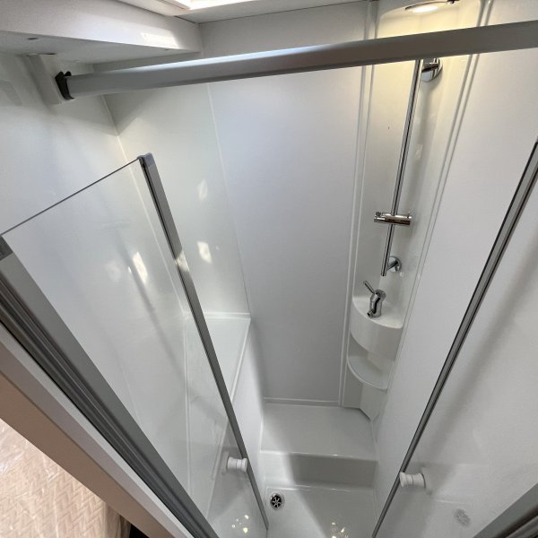 Antoine Caravanes et Camping Car MATRIX 650 DC 60th Adria