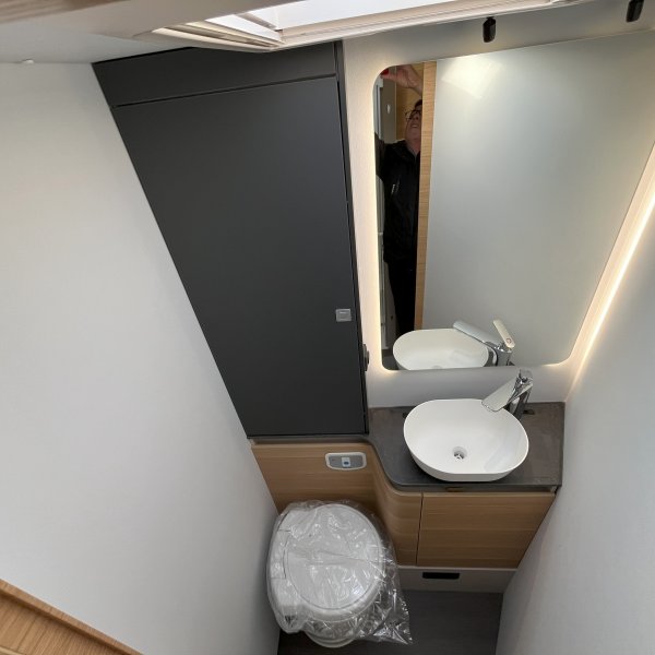 Antoine Caravanes et Camping Car MATRIX 650 DC 60th Adria