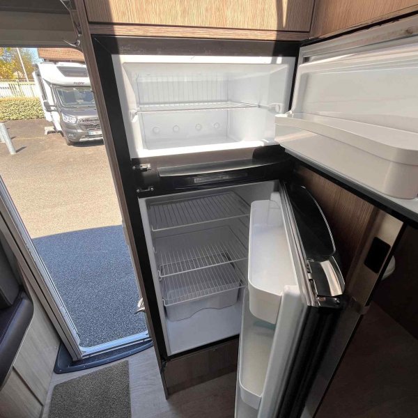 Antoine Caravanes et Camping Car GENESIS 290 Challenger