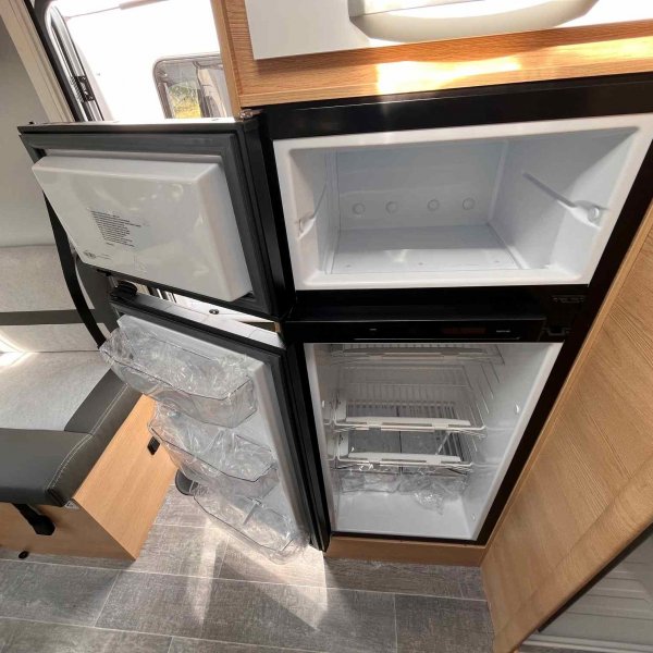 Antoine Caravanes et Camping Car SIENA 397 S EDITION LIMITEE Giottiline