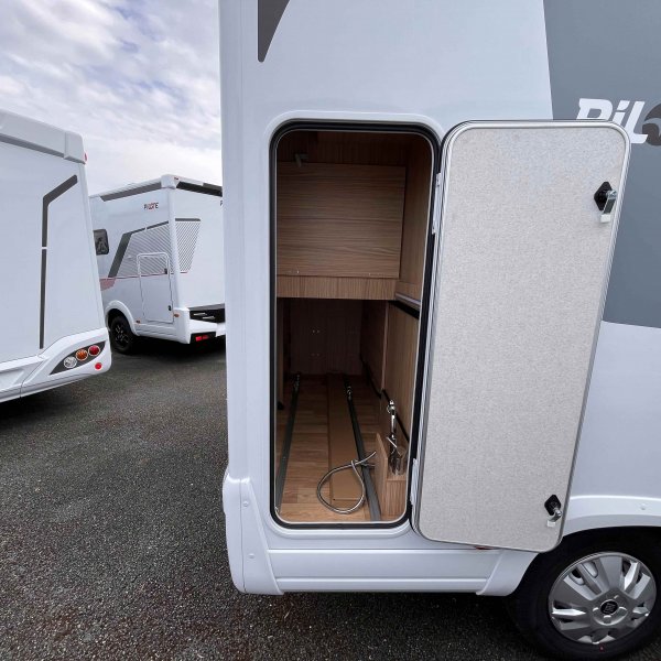Antoine Caravanes et Camping Car P620 EXPRESSION Pilote