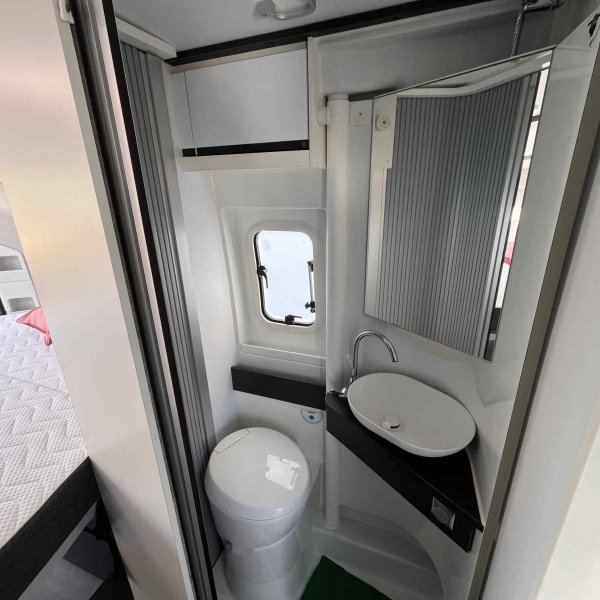 Antoine Caravanes et Camping Car TWIN SUPREME 600 SPB Adria