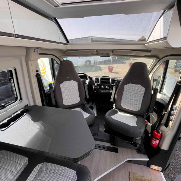 Antoine Caravanes et Camping Car TWIN SUPREME 600 SPB Adria