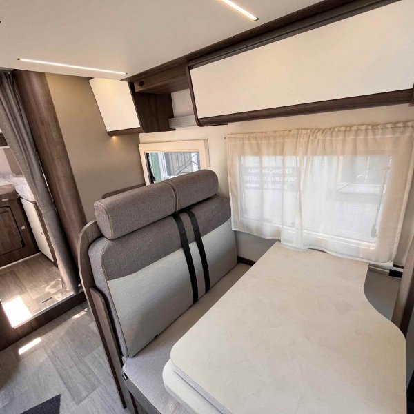 Antoine Caravanes et Camping Car TESSORO 463 UP Benimar