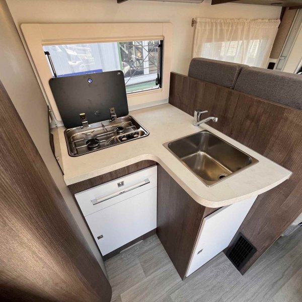 Antoine Caravanes et Camping Car TESSORO 463 UP Benimar