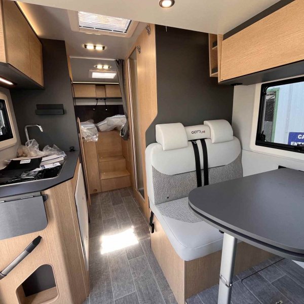 Antoine Caravanes et Camping Car COMPACT CX66 PREMIERE EDITION Giottiline