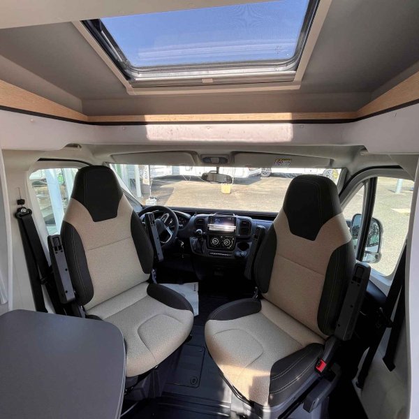 Antoine Caravanes et Camping Car COMPACT CX66 PREMIERE EDITION Giottiline