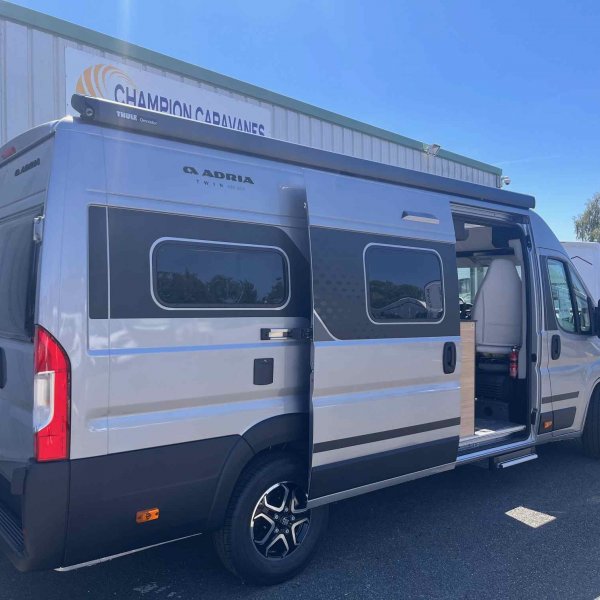 Antoine Caravanes et Camping Car TWIN 640 SGX 60 Years Adria