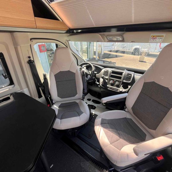 Antoine Caravanes et Camping Car TWIN 640 SGX 60 Years Adria