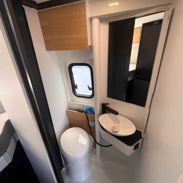 Antoine Caravanes et Camping Car TWIN 640 SGX 60 Years Adria